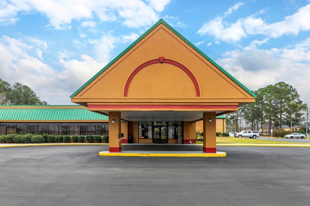 Travelers Inn Douglas By OYO US 441 in Douglas, United States