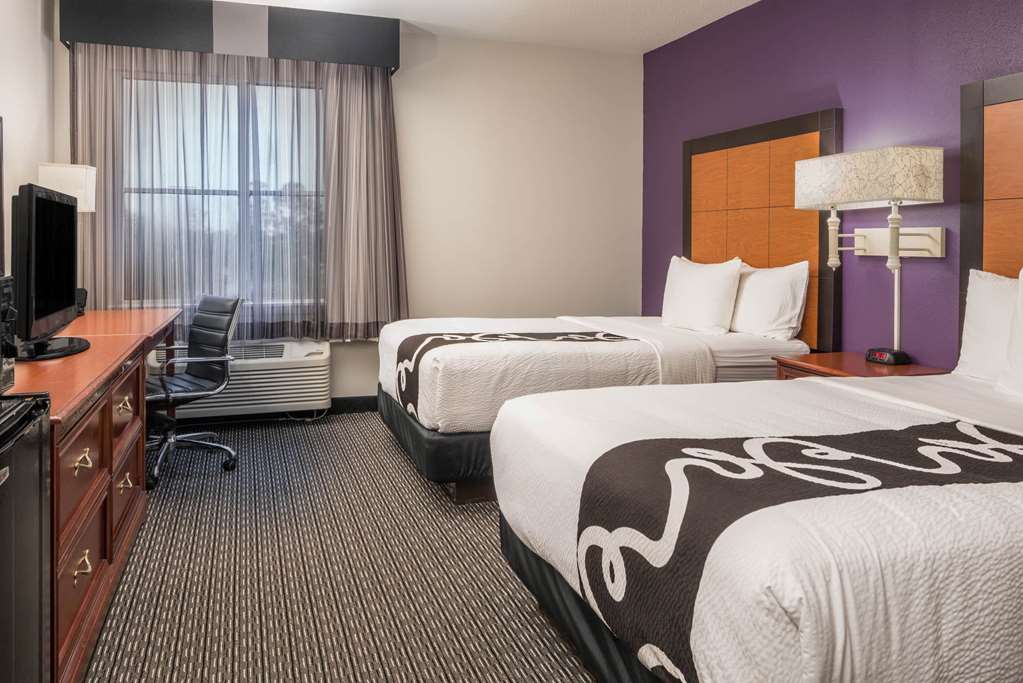 La Quinta Inn & Suites by Wyndham Naples East - photo 15