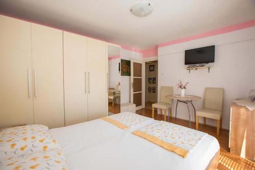 Marina Lapad 2 bedroom apartment by the sea