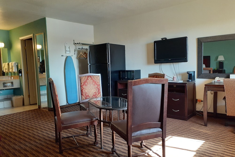 Howard Johnson Inn Salina Kansas - photo 16
