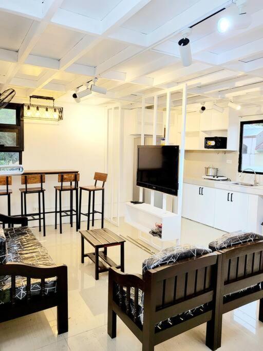 Tagaytay Green Cabin Staycation Free Parking Over 8pax Public Transport Accessible 0201 in Tagaytay, Philippines