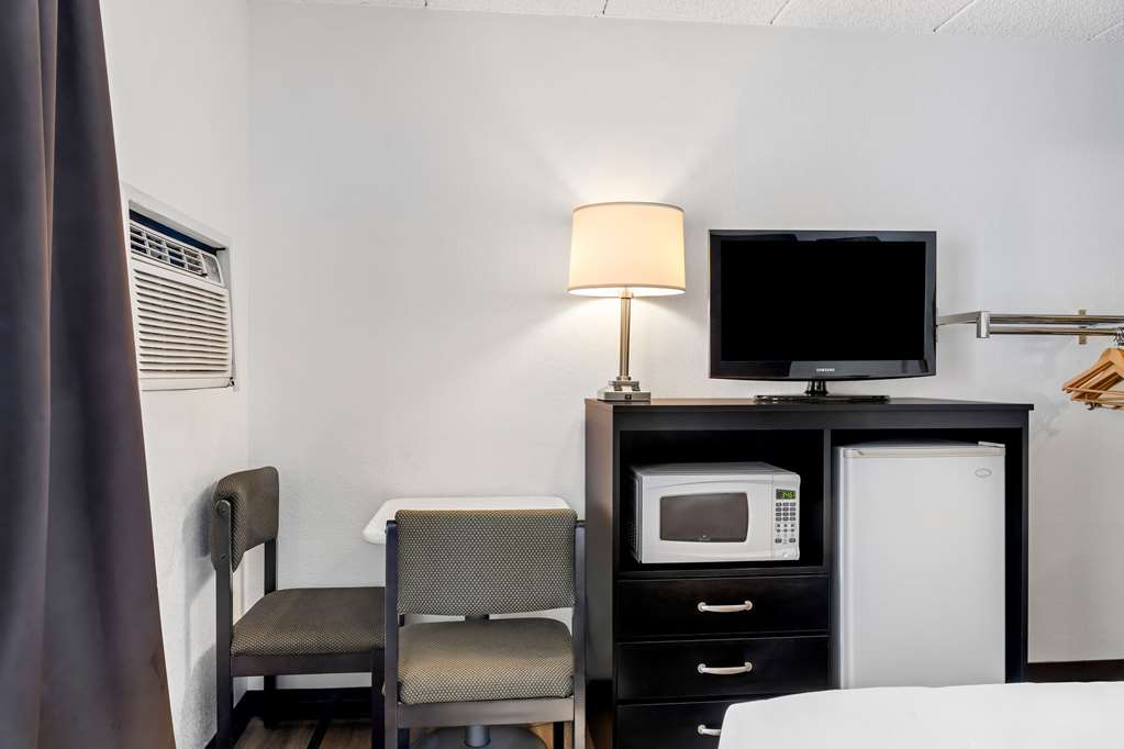 Econo Lodge Billings - photo 21