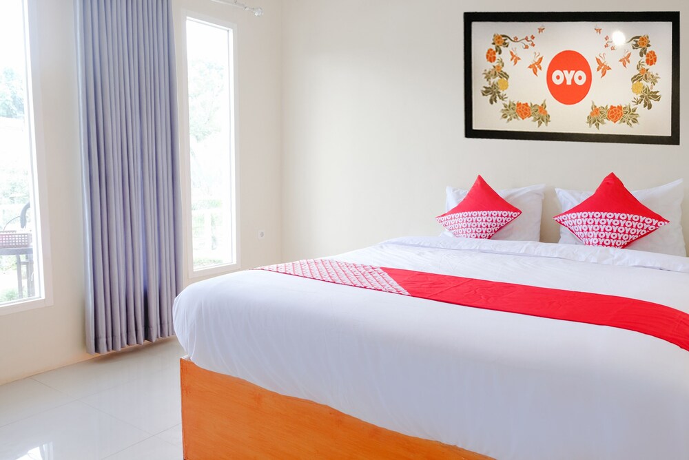 Oyo 668 Lovina Inn in Batu, Indonesia