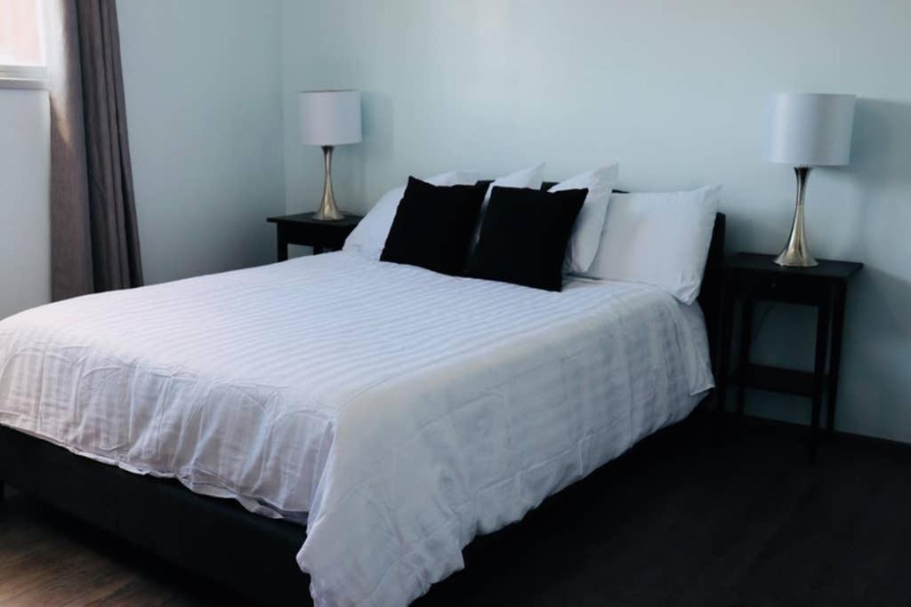 Sun Dog Manor — 4-Star Luxury Hotel in Maple Creek, Canada