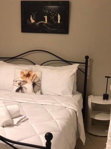 Cozy 4th floor 2 Spaced apartment with balcony — 4-Star Luxury Hotel in Irakleion, Greece