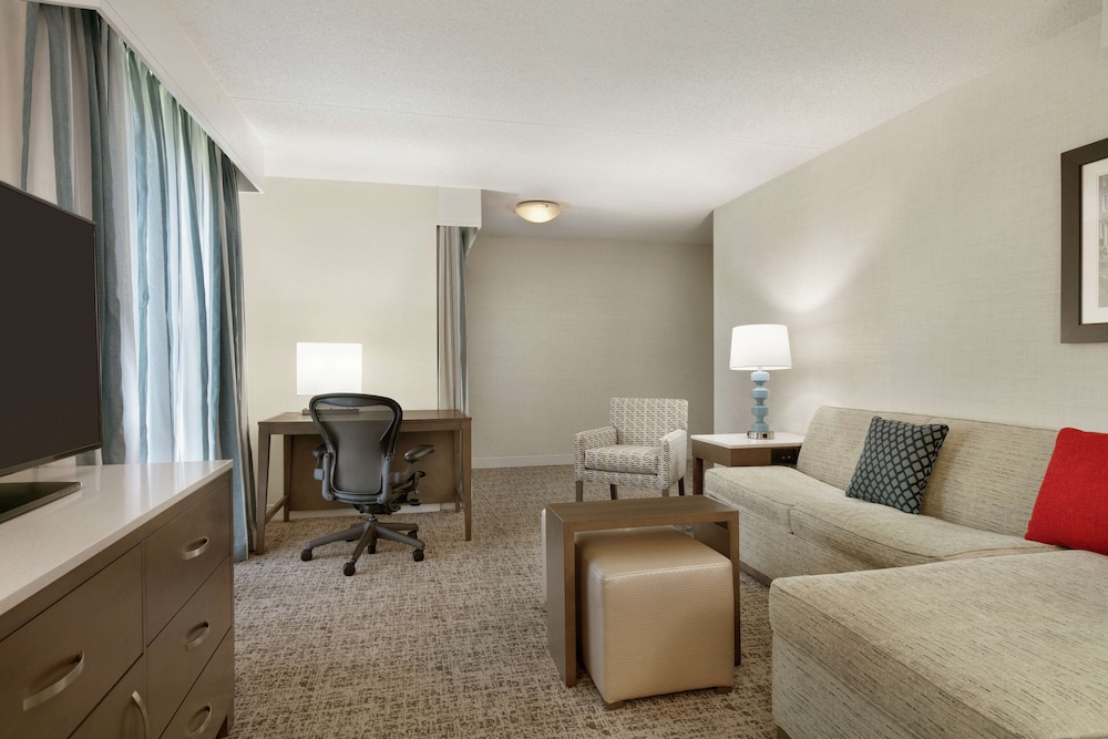 Embassy Suites by Hilton Philadelphia Valley Forge - photo 11
