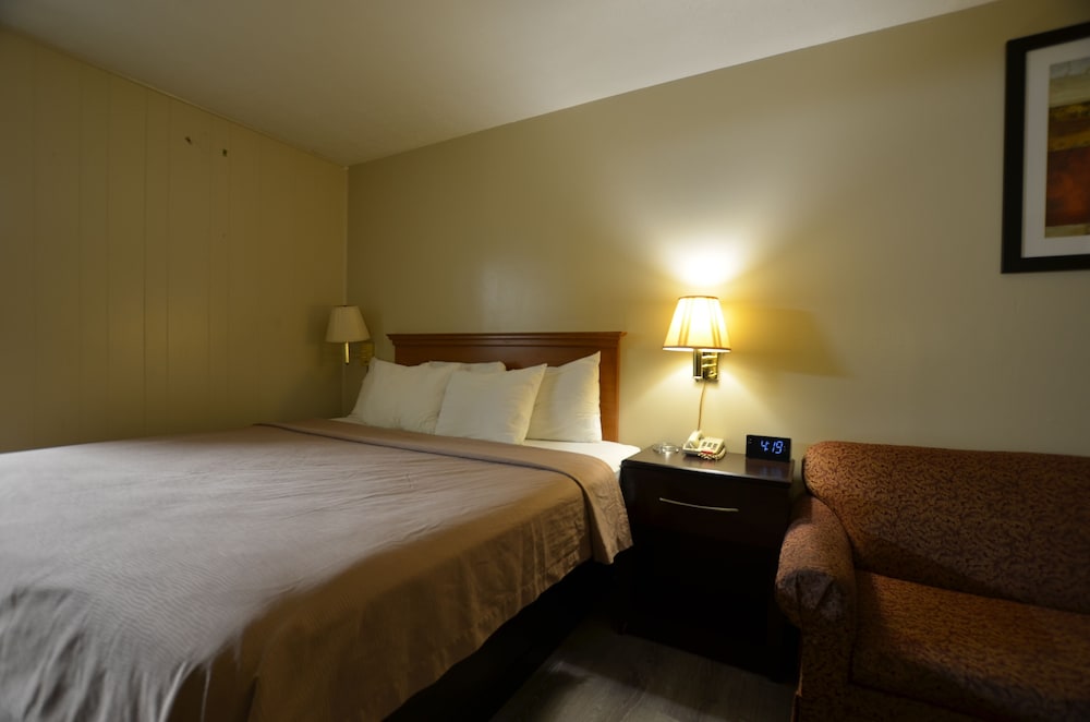 Travelowe's Motel - photo 16