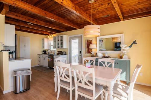 Lisa Lu by Oak Island Accommodations - photo 5