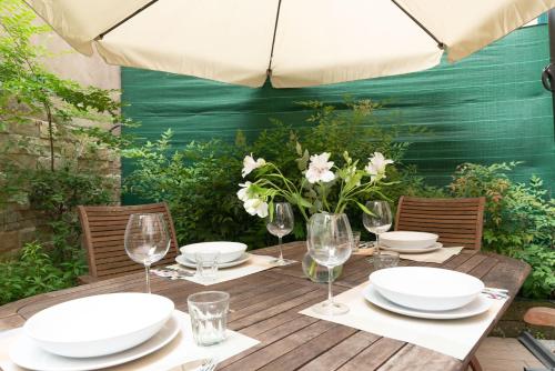 GuestHost Veronetta Lovely Apartment with Patio — 4-Star Luxury Hotel in Verona, Italy