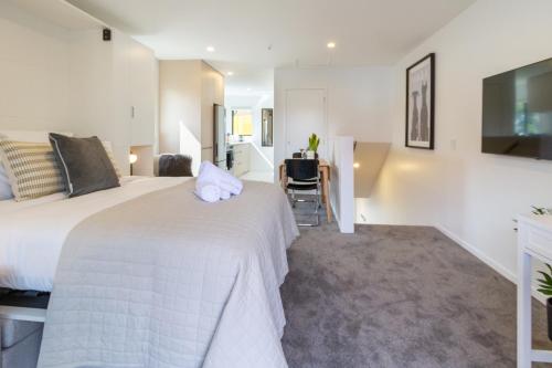 Charming Studio with desk space near South City Mall — 4-Star Luxury Hotel in Christchurch, New Zealand