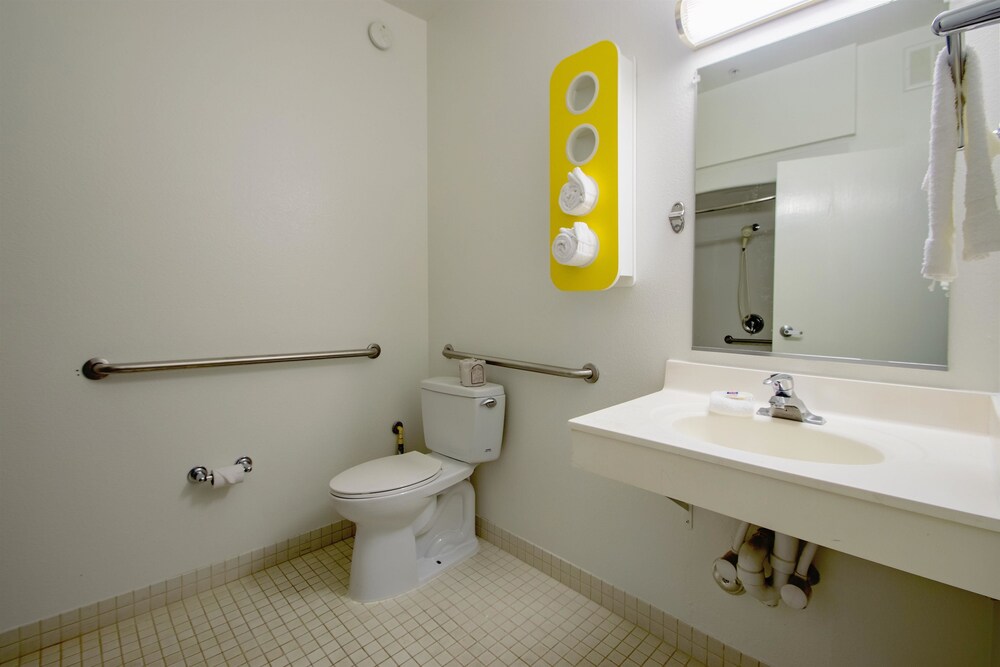Motel 6 Portland North - photo 16