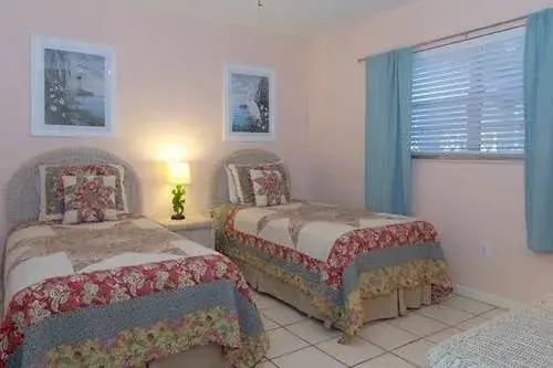 Blue Dolphin Inn by Island Vacation Properties - photo 2