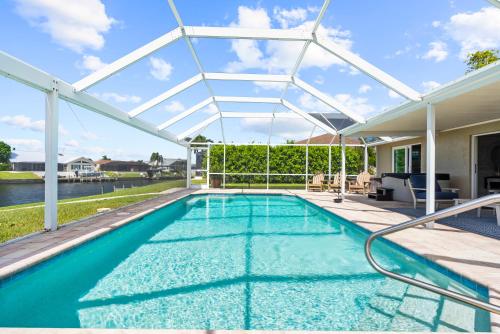 Cozy Cape Cottage Gulf Access — 4-Star Luxury Hotel in Cape Coral, United States