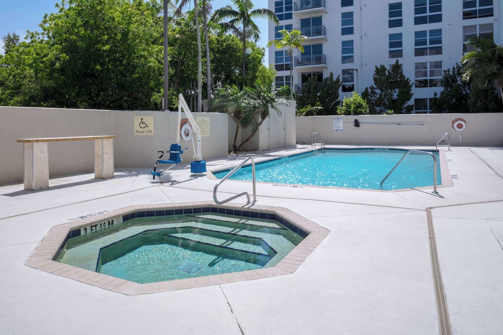Hampton Inn Miami Dadeland - photo 9