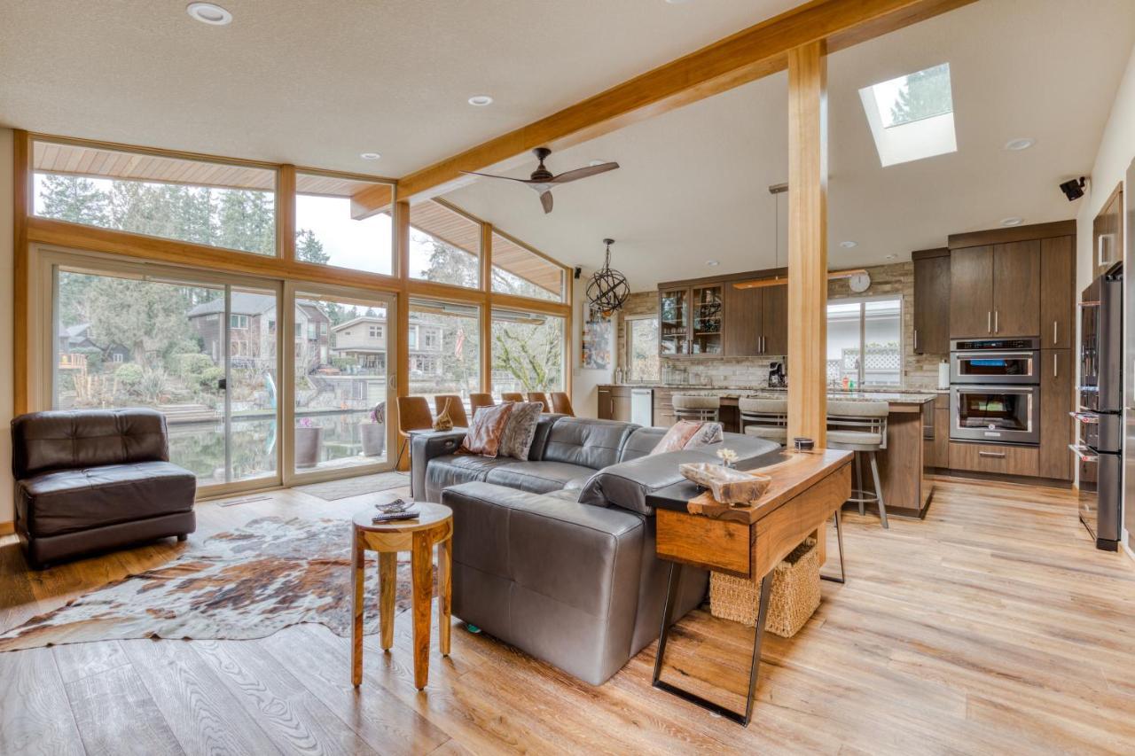 Luxury on the Lake — hotel in Lake Oswego
