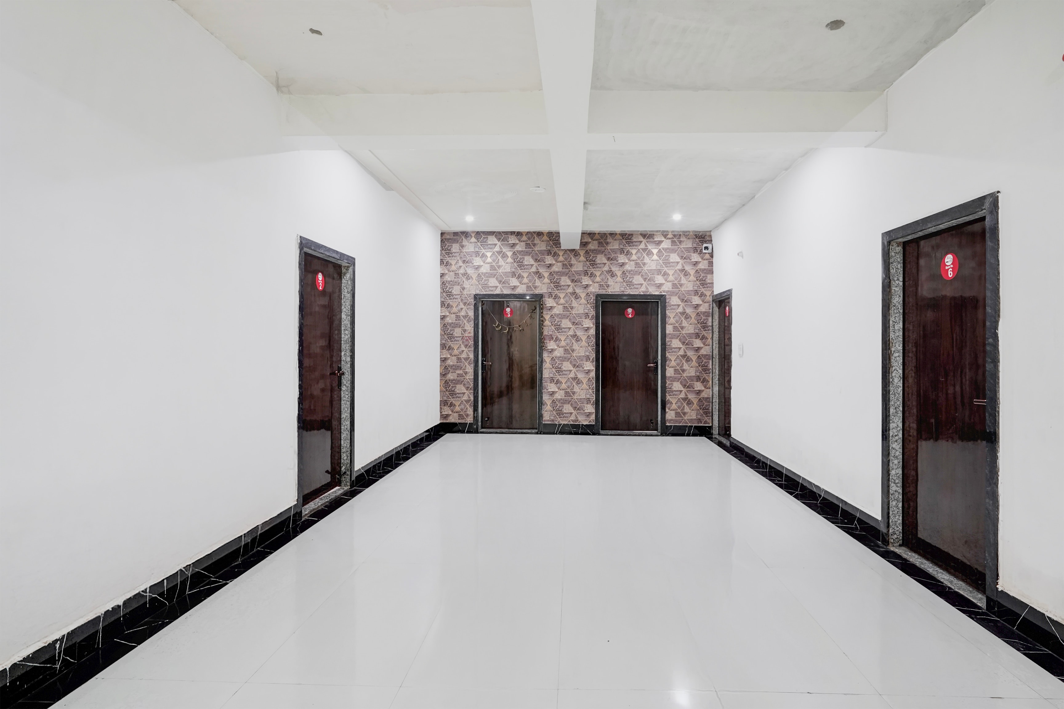 Hotel O By Oyo Up 85 — 4-Star Luxury Hotel in Mathura, India