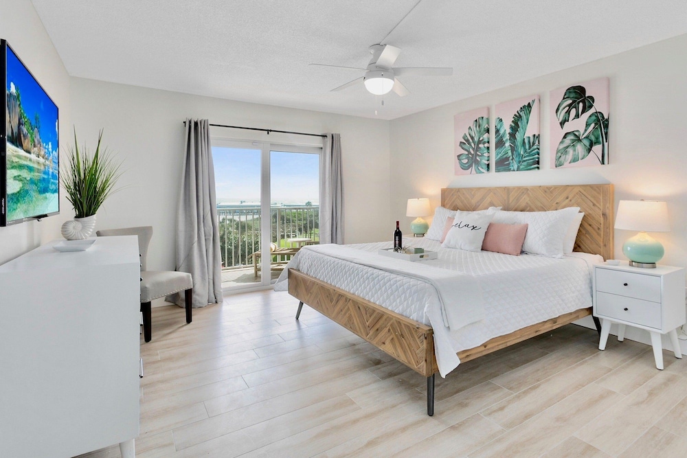 Cocoa Beach Towers by Happy Palm Stays - photo 17