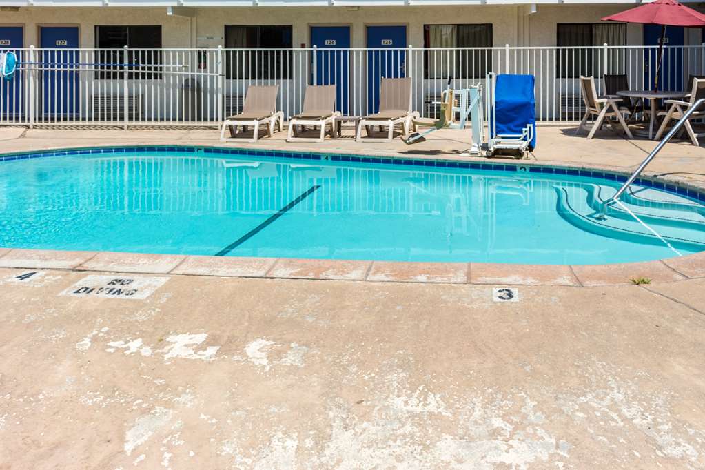 Motel6 Bakersfield CA Convention Center - photo 7