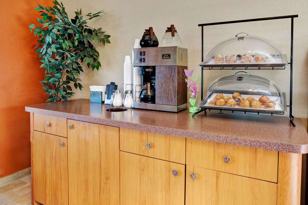 Knights Inn Sterling Heights - photo 14
