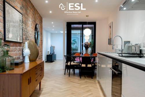 Contemporary Townhouse Free Parking Central Shrewsbury — 4-Star Luxury Hotel in Shrewsbury, United Kingdom