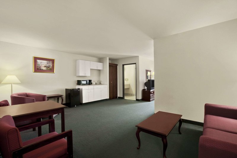 Days Inn & Suites by Wyndham Romeoville - photo 47
