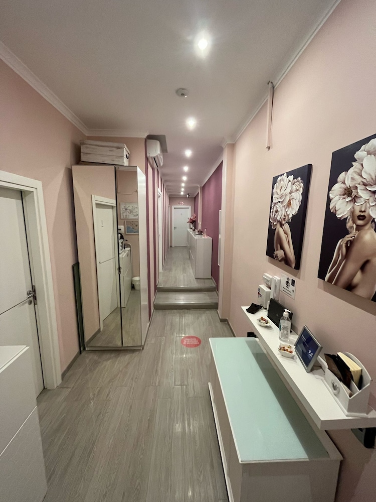 F Rooms - carbon neutral hotel in Naples