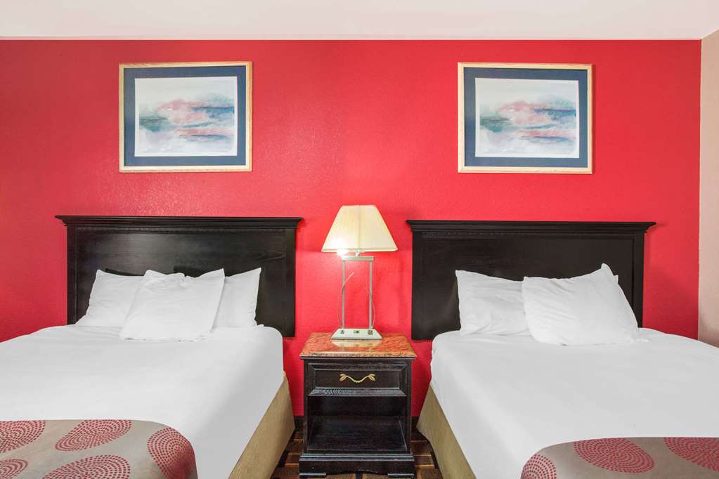 Ramada Hotel & Conference Center by Wyndham Edgewood - photo 12