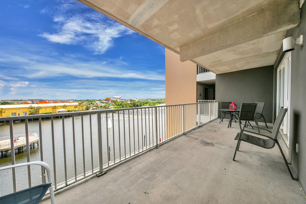 Laketown Wharf Resort by Aneliya's Rentals - photo 661