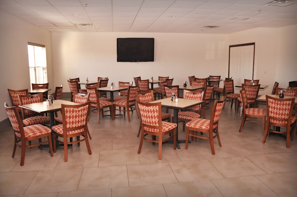 Country Inn & Suites By Radisson Kearney NE - photo 21