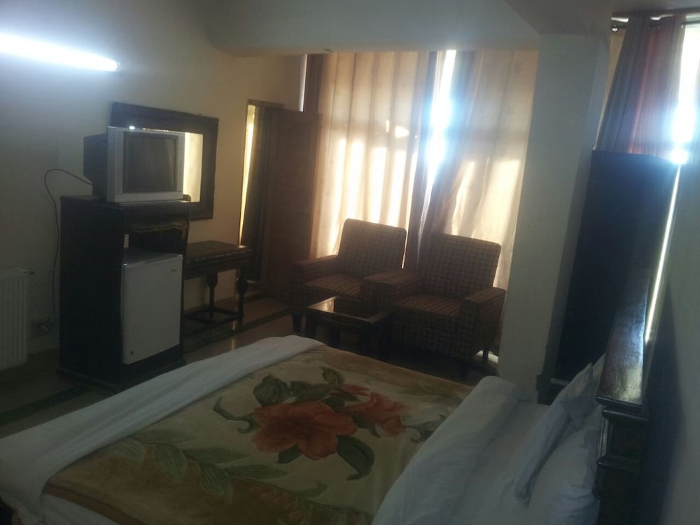 Hotel Move N Pick — Murree — photo 2