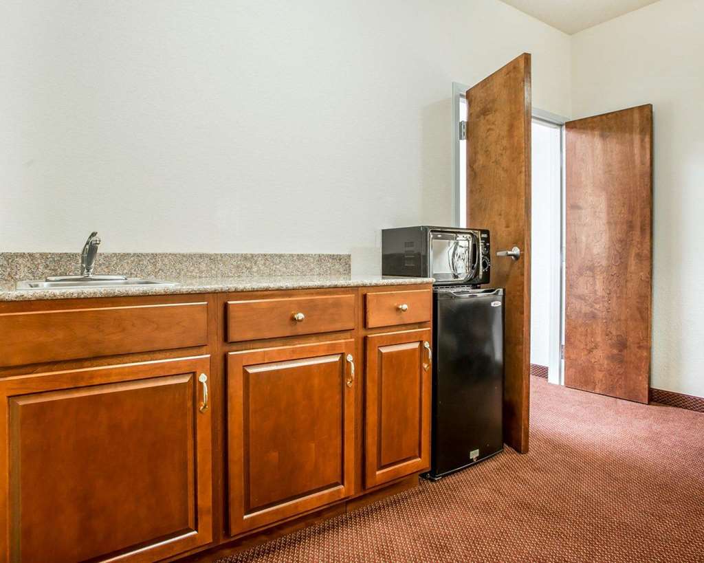 Comfort Suites Jefferson City - photo 24