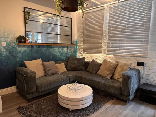 Quirky Town Centre Hideaway — Royal Leamington Spa