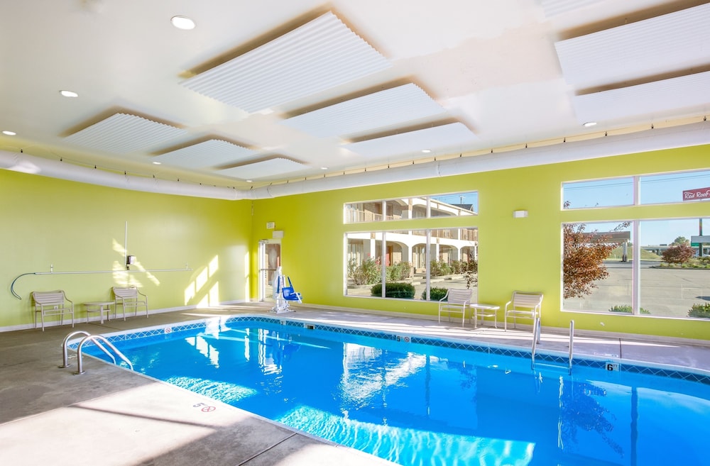 Red Roof Inn Vincennes - photo 15