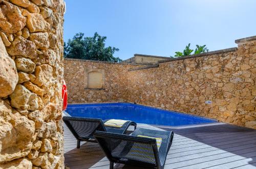 Offboarded Relisted Mia Peaceful Farmhouse Retreat with Pool — 4-Star Luxury Hotel in Xaghra, Malta