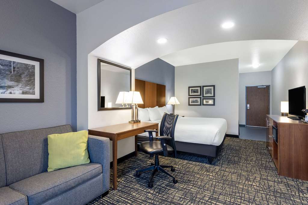 La Quinta Inn & Suites by Wyndham Morgantown - photo 41