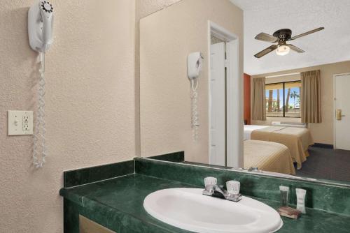Super 8 By Wyndham El Centro - photo 25