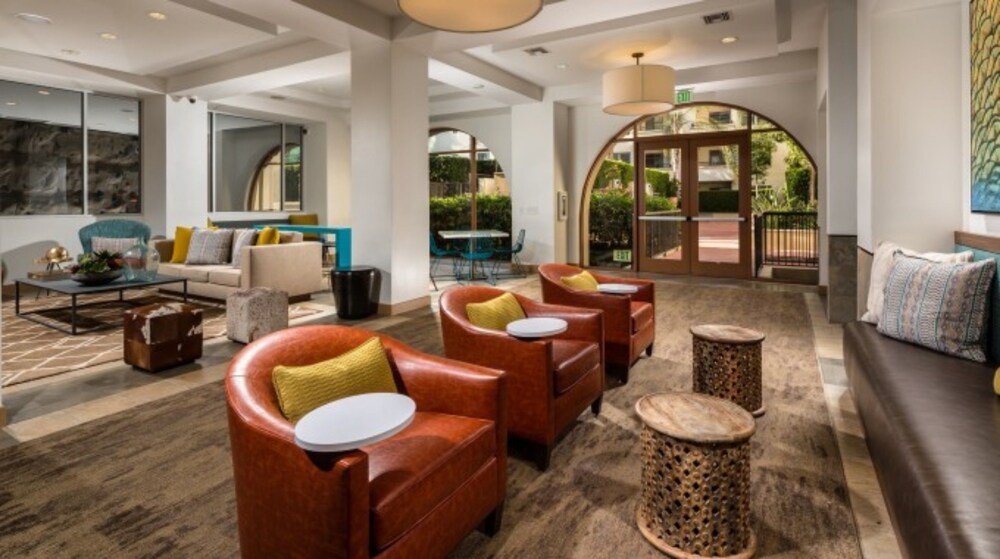 Global Luxury Suites at Tiverton Ave - photo 3