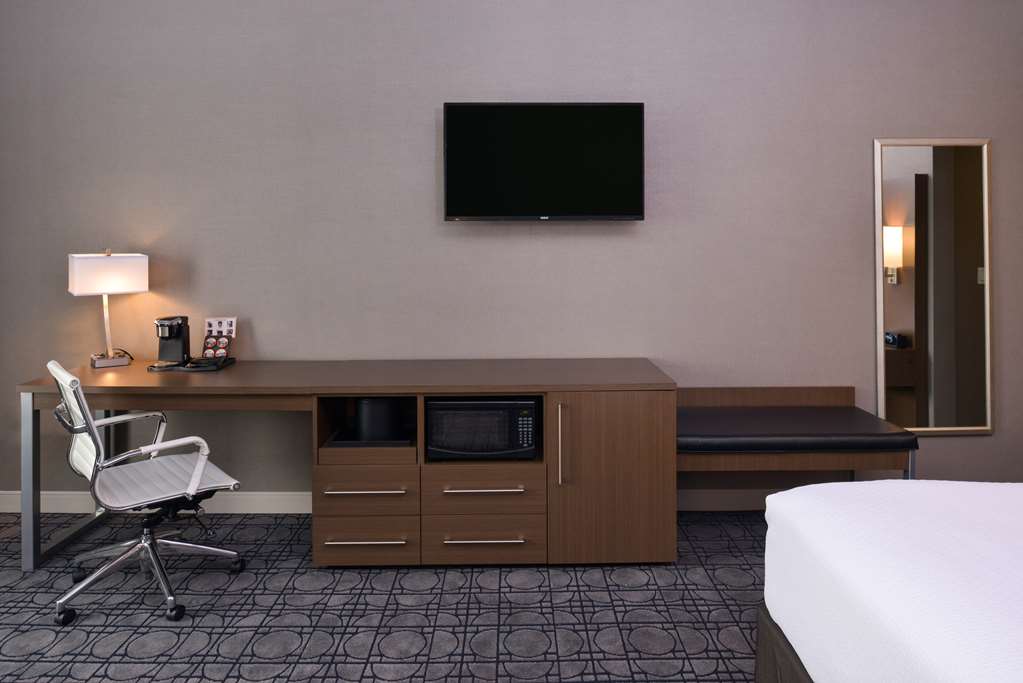 Best Western Plus Coalinga Inn - photo 20