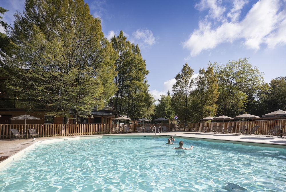 Camping de Lyon — 4-Star Luxury Hotel in Dardilly, France