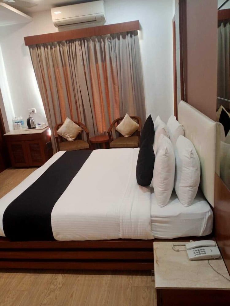 FabHotel HUDA City Centre