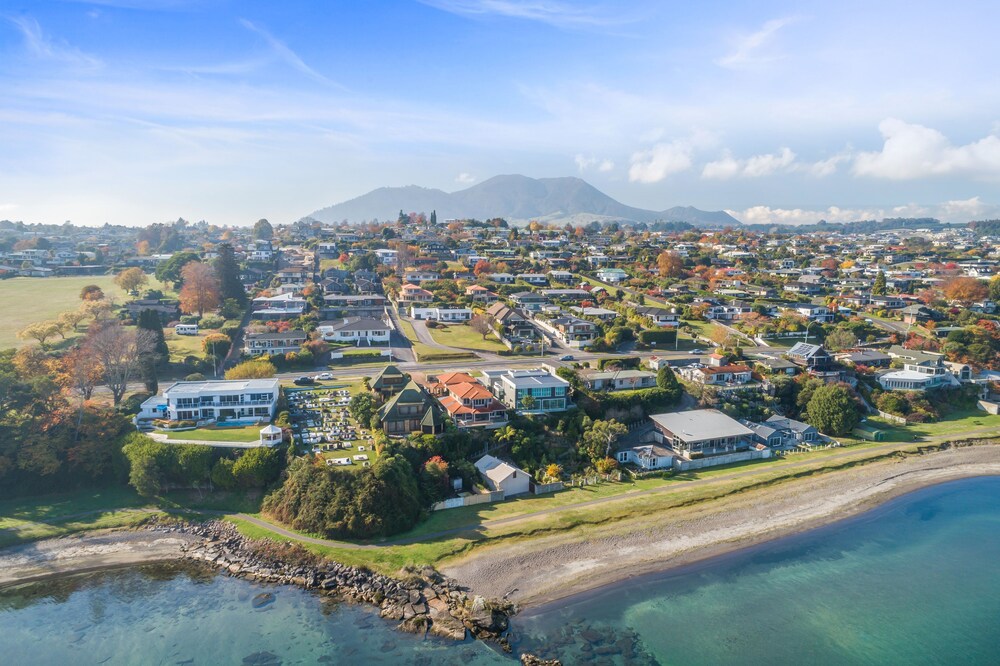 Linger Lakeside in Taupo, New Zealand