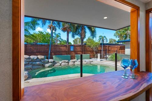 Holloways Beach Haven 4BR Pool 300 mtrs to beach — hotel in Holloways Beach