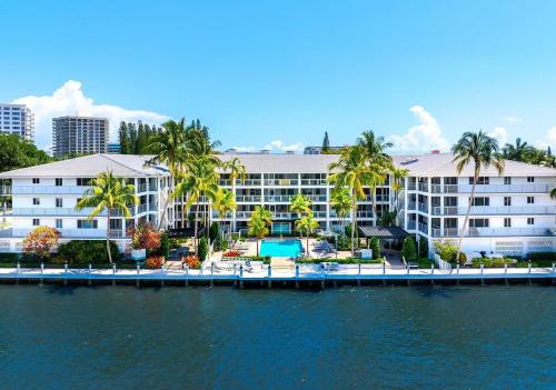 Coastal Escape Walk to Beach Pool and Gym — 4-Star Luxury Hotel in Boca Raton, United States