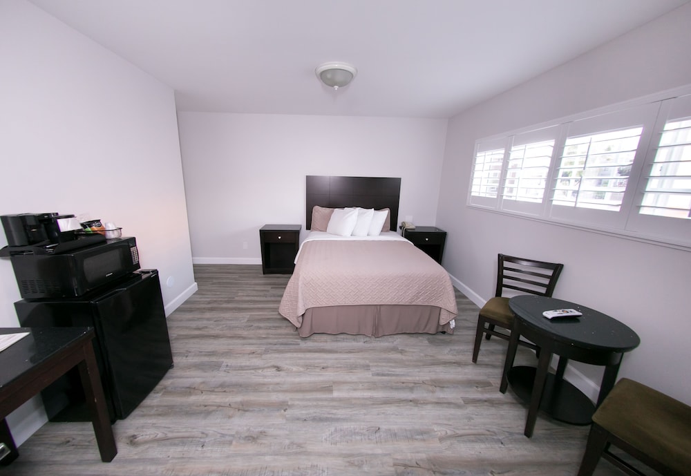 Metropolitan Inn & Suites - photo 20