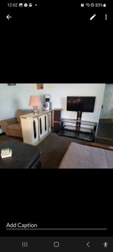 ARMANI MANOR rustic spacious 2br unit 1 in Wildwood, United States