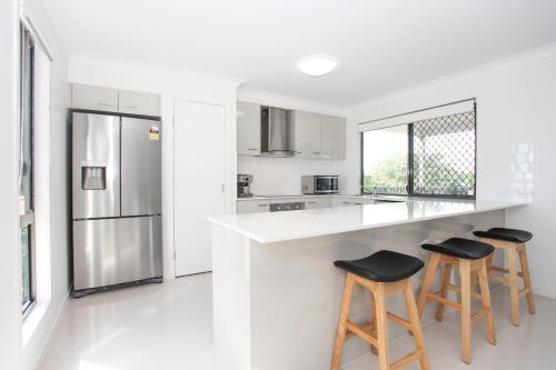 Beach Breeze Holiday House — 4-Star Luxury Hotel in Mackay, Australia