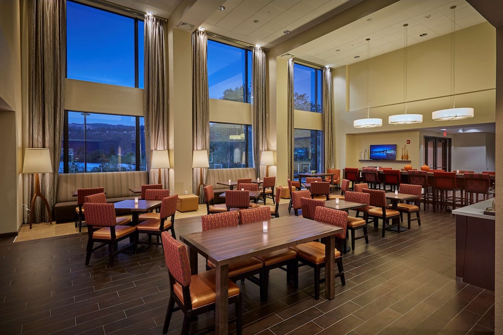 Hampton Inn & Suites Hood River - photo 24