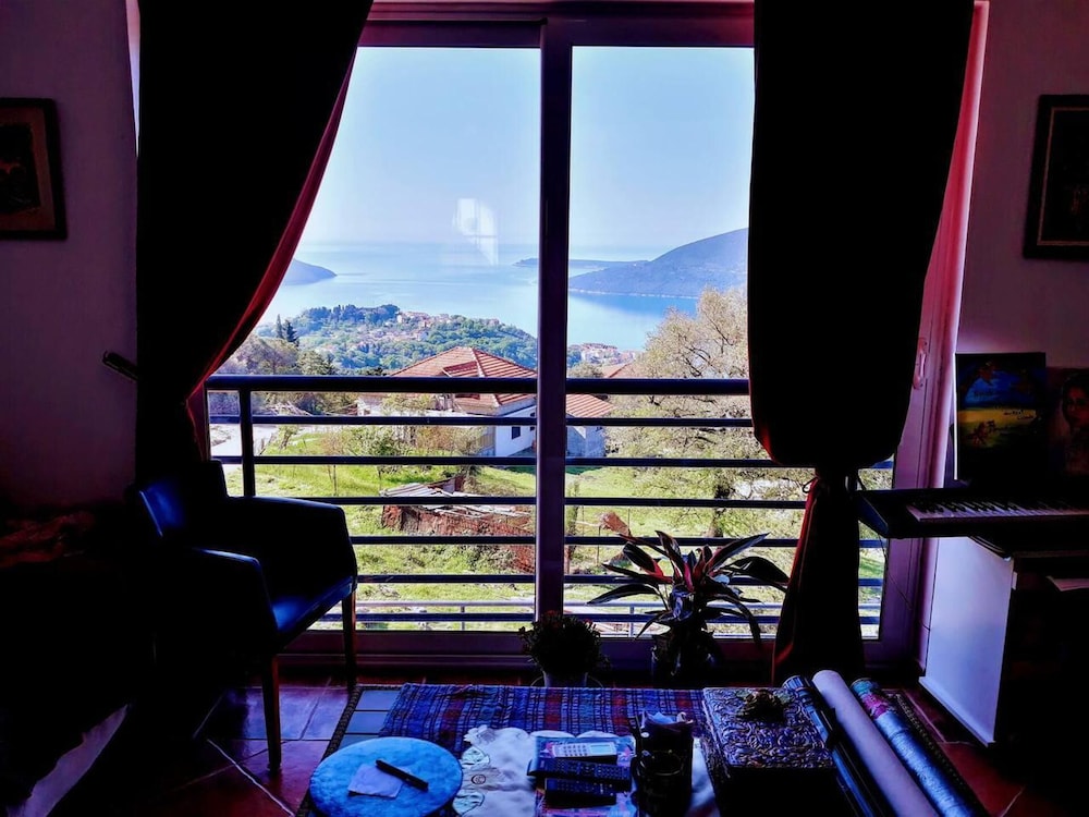 Superb Breathtaking Views 3bedroom All Day Sun in Herceg-Novi, Montenegro
