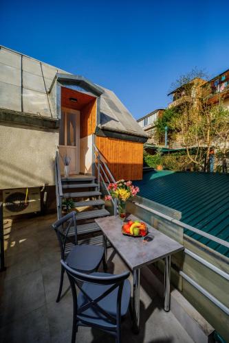 Rustaveli Apartment With Balcony