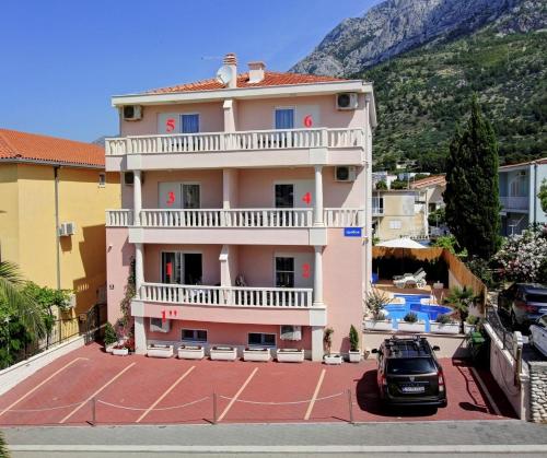 Apartmani Podest — 4-Star Luxury Hotel in Baska Voda, Croatia